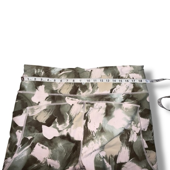 ATHLETA Ultimate Stash II Capri - Plus 2X Painted Energy Olive - Picture 5 of 9